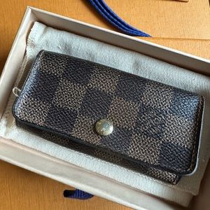 Louis Vuttion 4 Key Holder